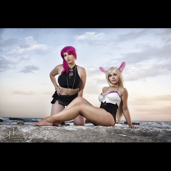 Yvaine Dazzling, Ashen Fire Keeper and Elina B. as 'League of Legends' on the beach