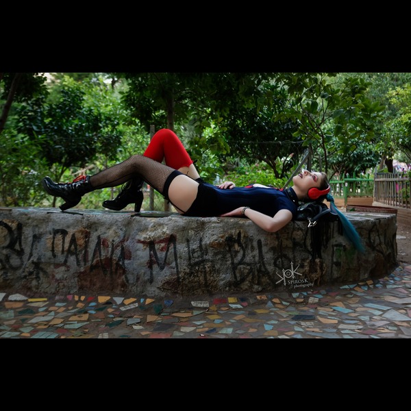 Eleni, Harley Quinn, Customer Service